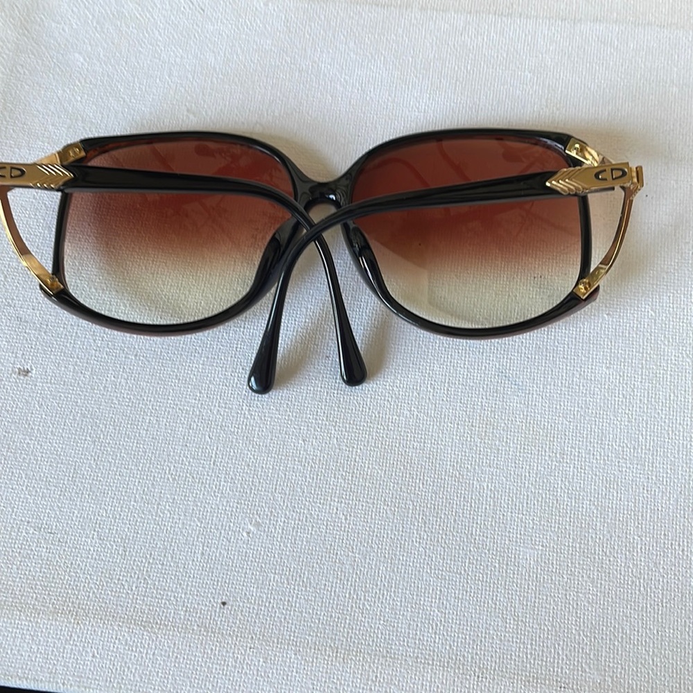 Authentic Large Frame Sunglasses Dior. - Picture 6 of 16